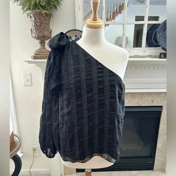 Beautiful Marie Oliver One Shoulder Top - Picture 1 of 9